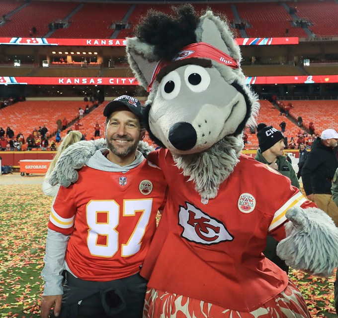 Celebrity Kansas City Chiefs Fans: Photos of Brad Pitt & More