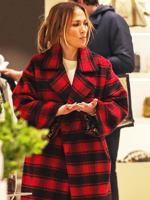 Celebrities Christmas Shopping 2022: Photos