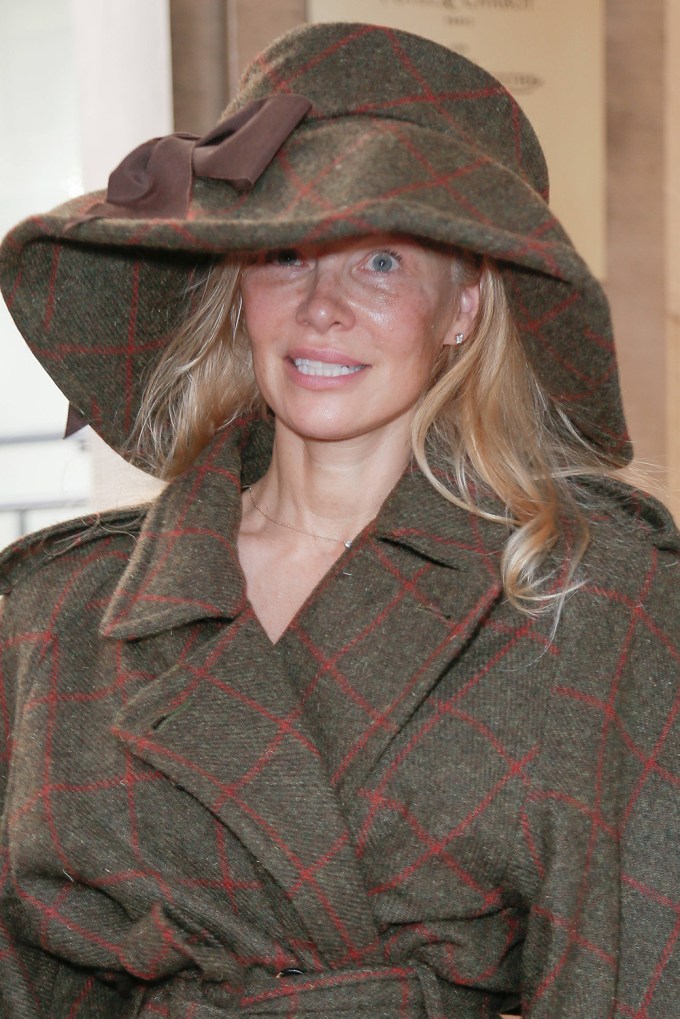 Pamela Anderson’s Best Makeup-Free Moments in Photos