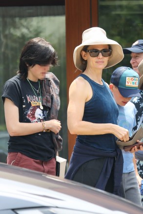 Ben Affleck and Jennifer Garner's Child Seraphina Debuts New Buzzcut