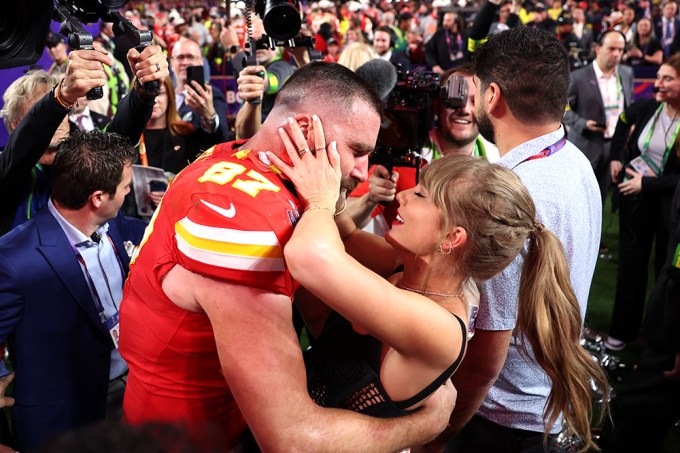 Taylor Swift at Travis Kelce’s Games: Photos of Her Cheering Him On