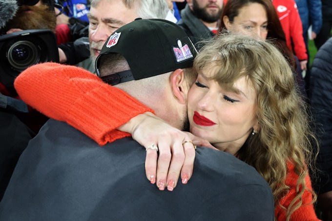 Taylor Swift at Travis Kelce’s Games: Photos of Her Cheering Him On