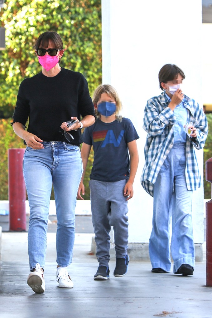 Jennifer Garner, Ben Affleck and Kids: See Their Family Photos