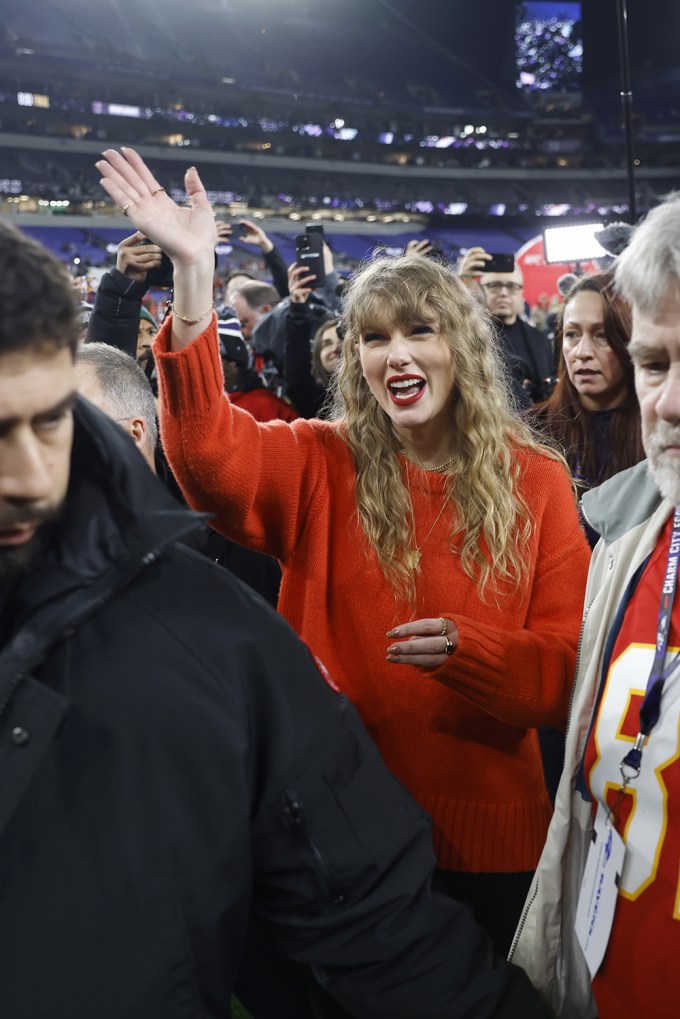 Taylor Swift at Travis Kelce’s Games: Photos of Her Cheering Him On