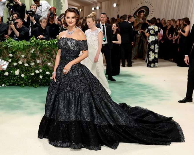 Met Gala Red Carpet 2024: Photos of Celebrity Arrivals