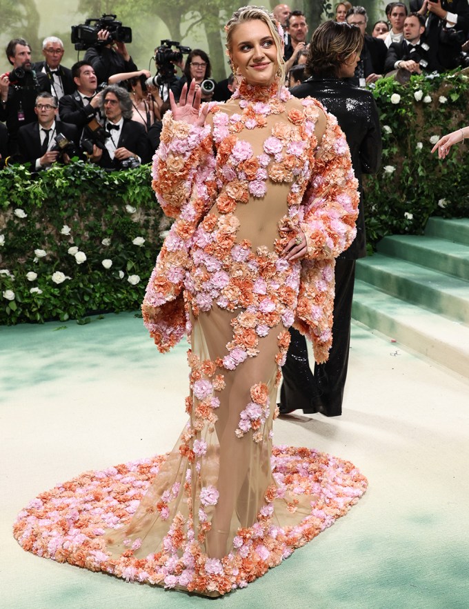 Met Gala Red Carpet 2024: Photos of Celebrity Arrivals