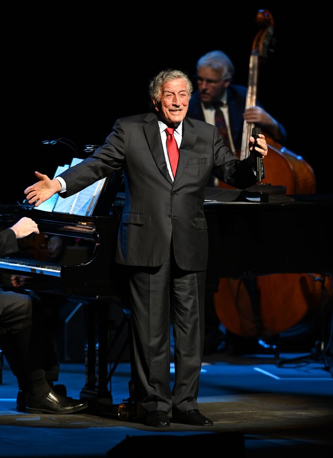 Tony Bennett Young: Photos of the Singer