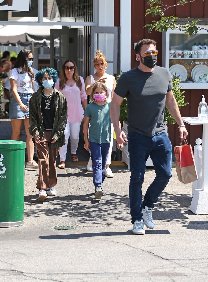 Ben Affleck & Jennifer Lopez Out With Their Kids: Photos