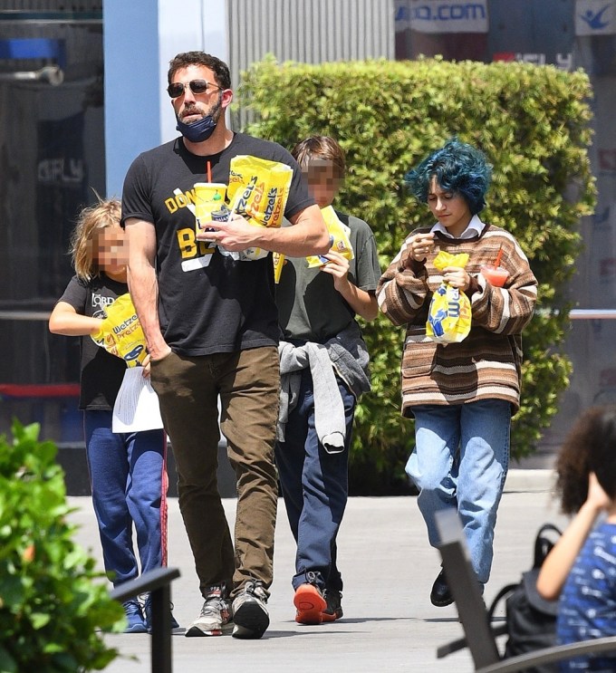 Ben Affleck & Jennifer Lopez Out With Their Kids: Photos