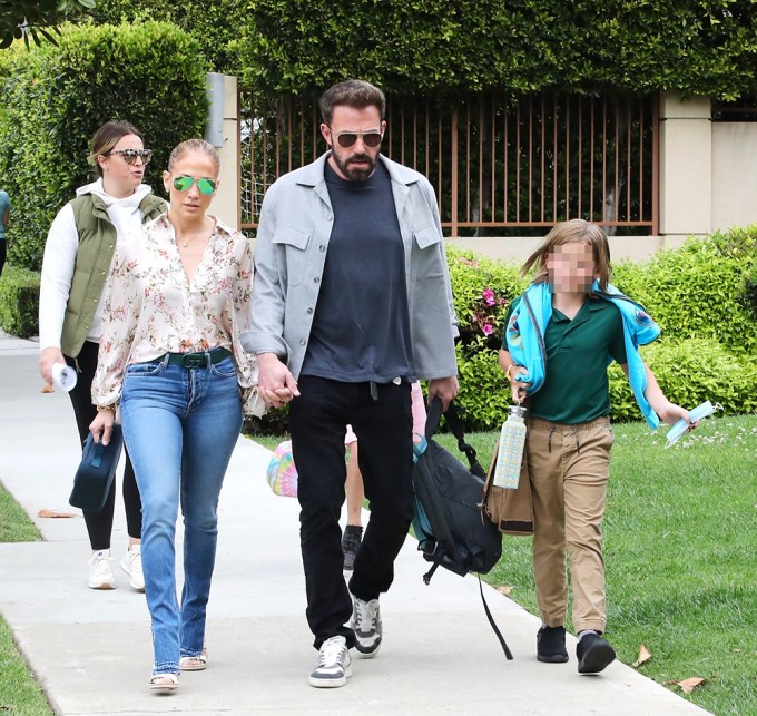 Ben Affleck & Jennifer Lopez Out With Their Kids: Photos