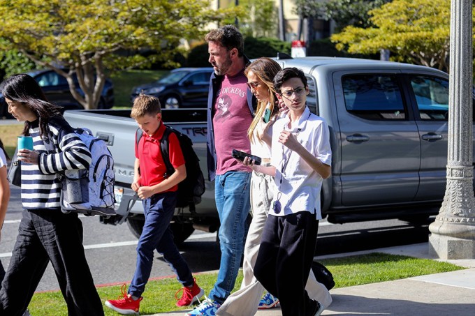 Ben Affleck & Jennifer Lopez Out With Their Kids: Photos