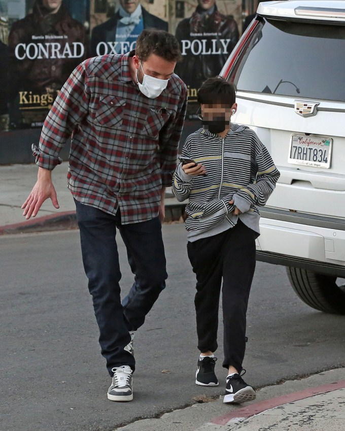 Ben Affleck & Jennifer Lopez Out With Their Kids: Photos