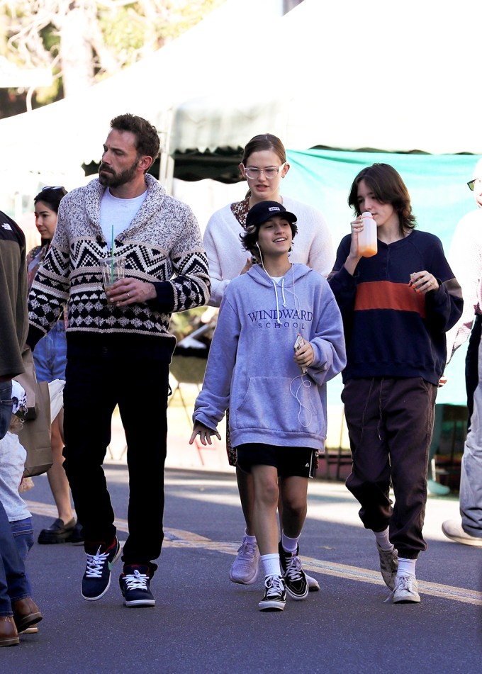 Ben Affleck & Jennifer Lopez Out With Their Kids: Photos