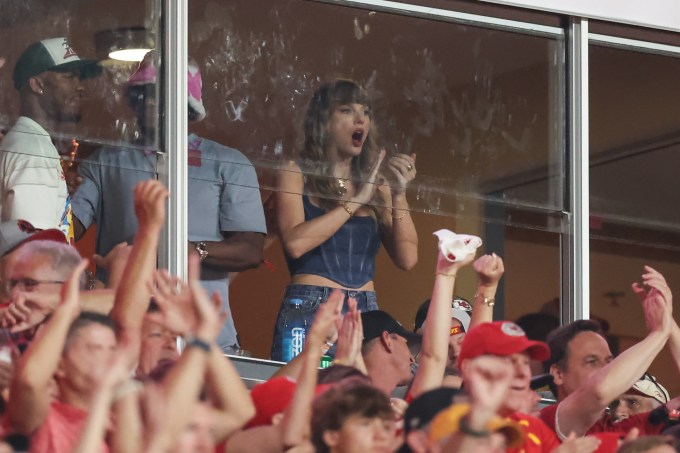 Taylor Swift Attends Travis Kelce’s Chiefs vs. Ravens Game: Photos