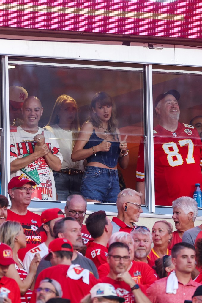 Taylor Swift Attends Travis Kelce’s Chiefs vs. Ravens Game: Photos