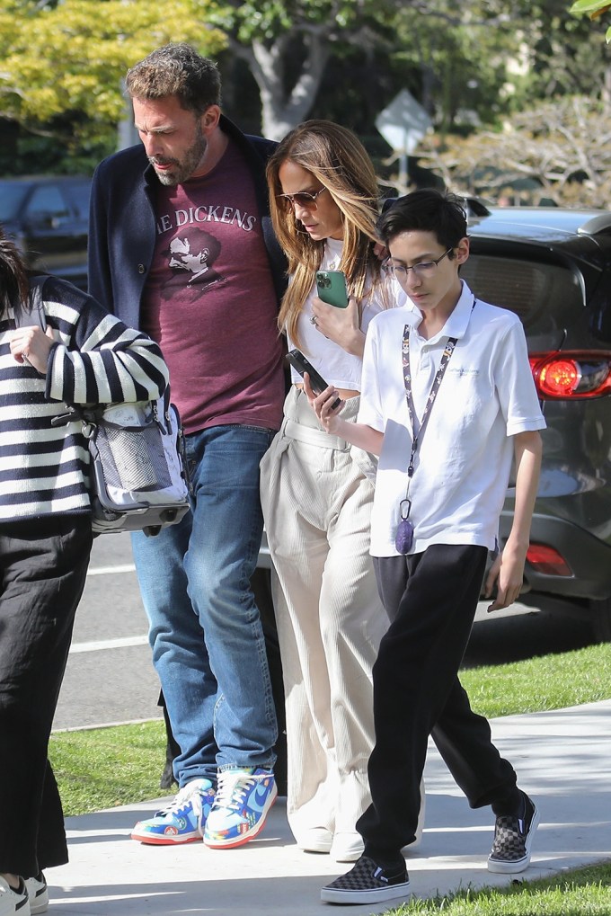 Ben Affleck & Jennifer Lopez Out With Their Kids: Photos