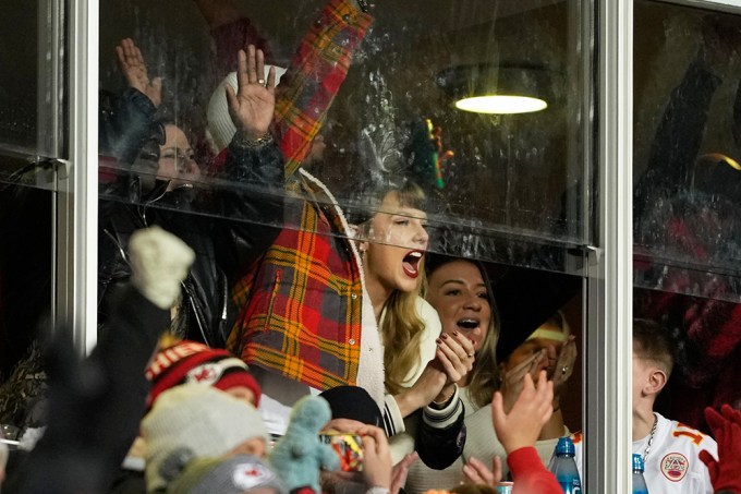 Taylor Swift at Travis Kelce’s Games: Photos of Her Cheering Him On