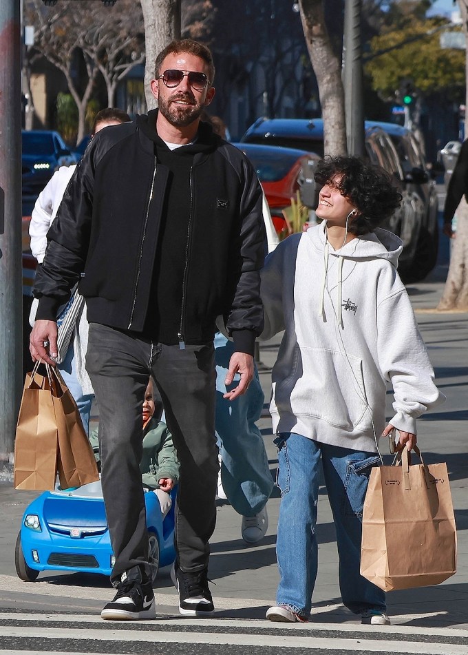 Ben Affleck & Jennifer Lopez Out With Their Kids: Photos