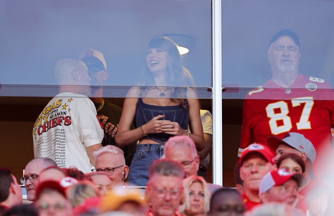 Taylor Swift Attends Travis Kelce’s Chiefs vs. Ravens Game: Photos