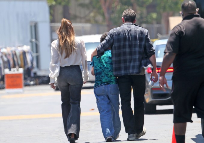 Ben Affleck & Jennifer Lopez Out With Their Kids: Photos