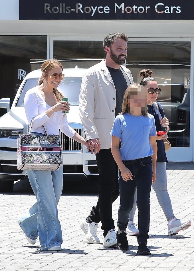 Ben Affleck & Jennifer Lopez Out With Their Kids: Photos