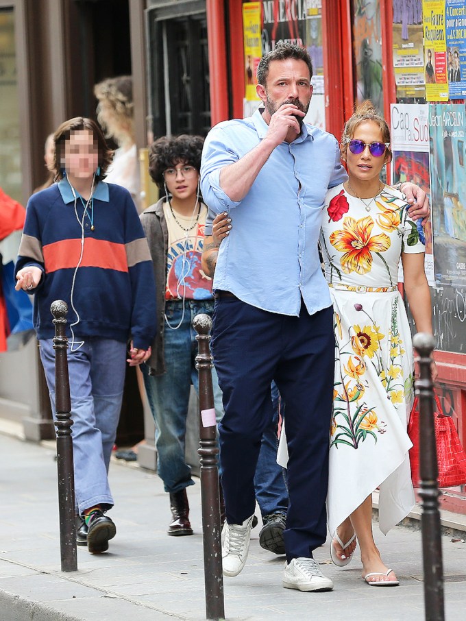 Ben Affleck & Jennifer Lopez Out With Their Kids: Photos