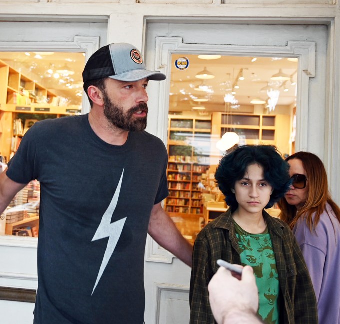 Ben Affleck & Jennifer Lopez Out With Their Kids: Photos