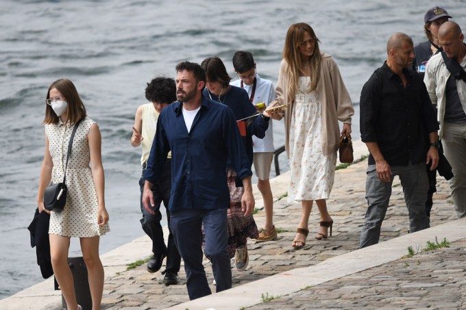 Ben Affleck & Jennifer Lopez Out With Their Kids: Photos