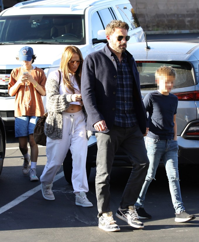 Ben Affleck & Jennifer Lopez Out With Their Kids: Photos