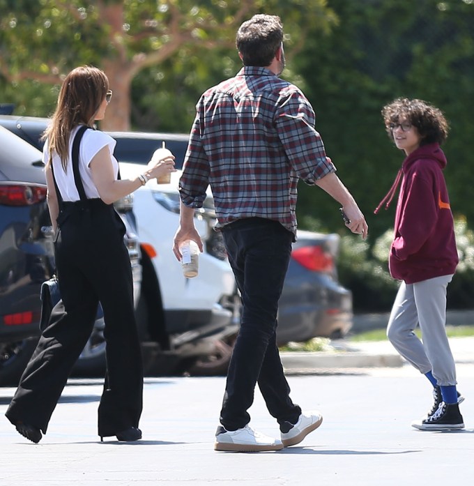 Ben Affleck & Jennifer Lopez Out With Their Kids: Photos