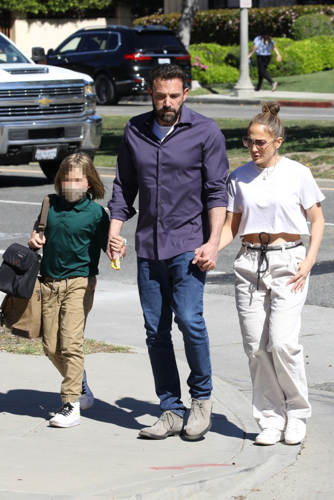 Ben Affleck & Jennifer Lopez Out With Their Kids: Photos