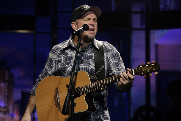 Garth Brooks: Photos of the Country Singer