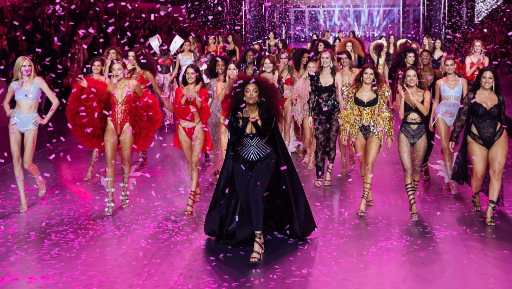 Victoria’s Secret Fashion Show 2024 Pics: Celebrity Photos