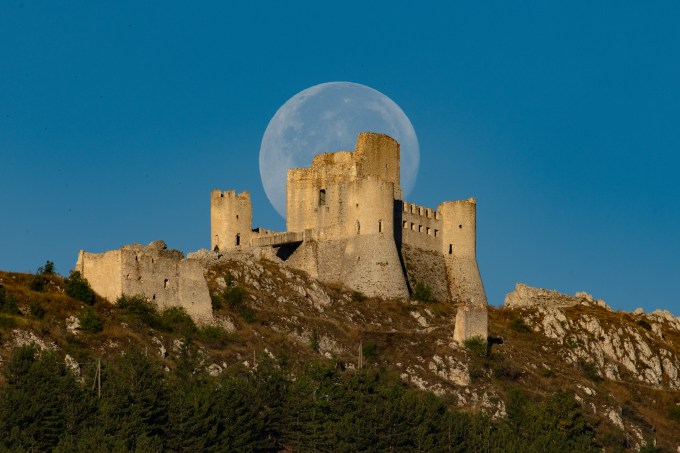 The 2024 Supermoons: Photos