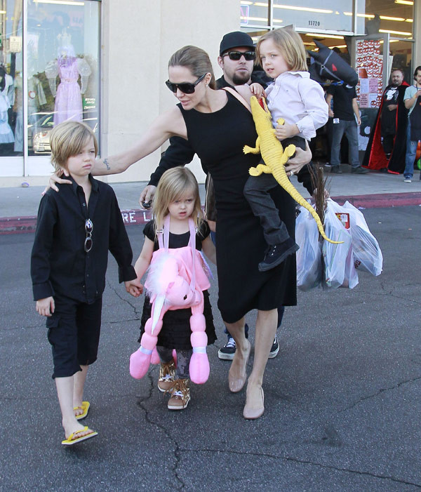 Knox & Vivienne Jolie-Pitt: Photos of the Twins Through the Years